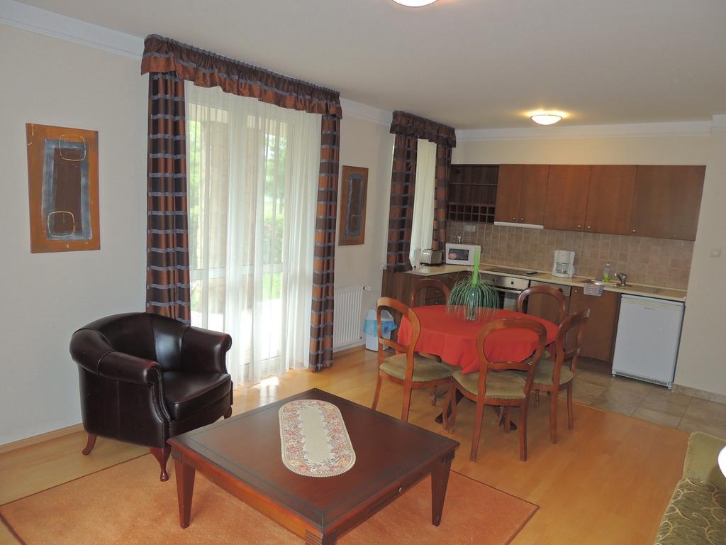Luxus Golf Apartment Бюк Номер фото