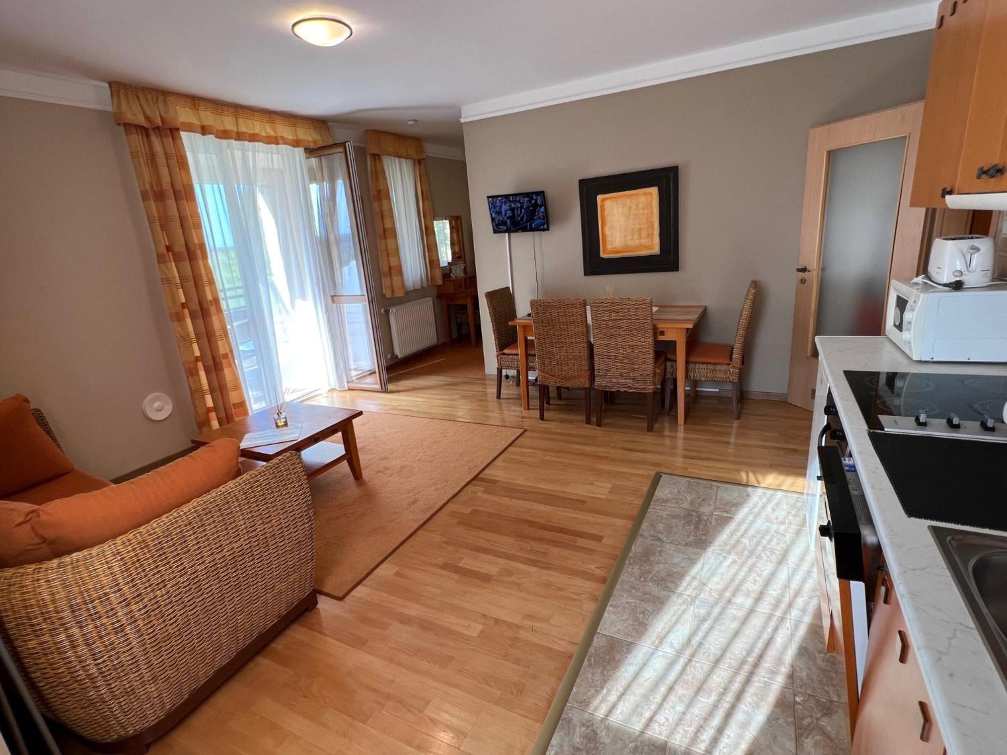 Luxus Golf Apartment Бюк Экстерьер фото